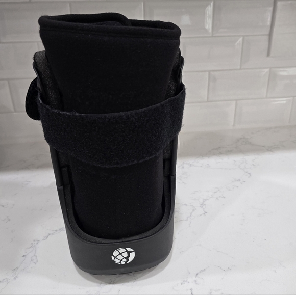 Advanced Orthopaedic Walker Boot Women's Size 8.5 to 11.5 - Picture 6 of 16